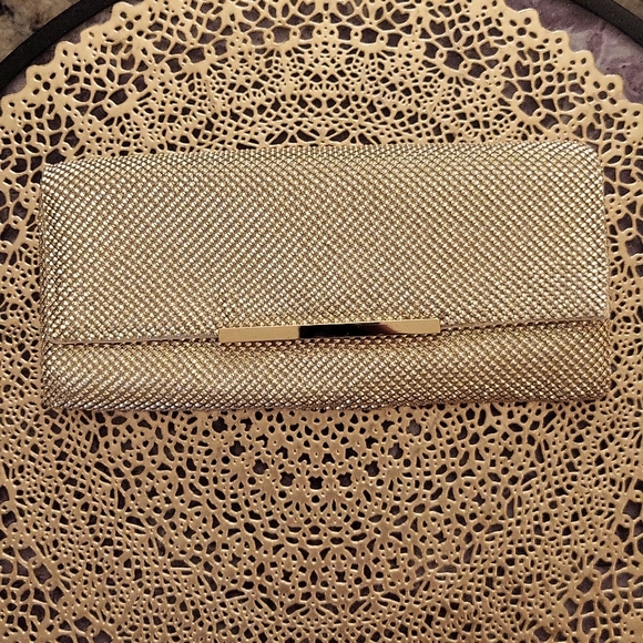 Beautiful clutch - Picture 3 of 5